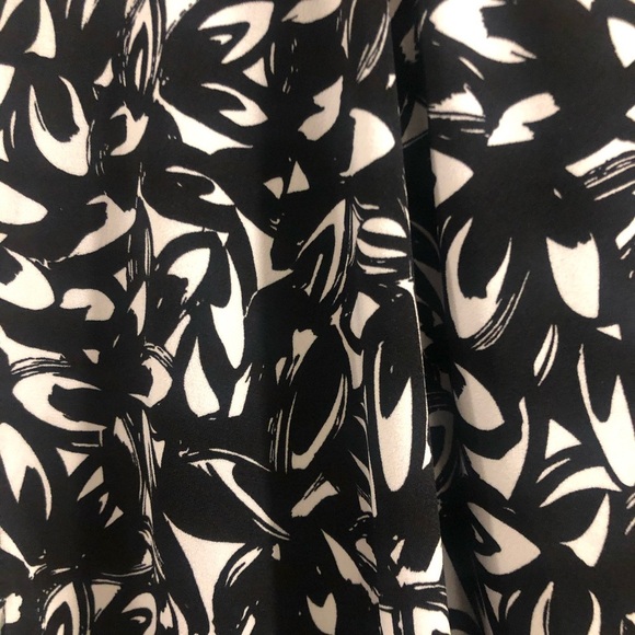 Sleeveless business blouse - Picture 2 of 4